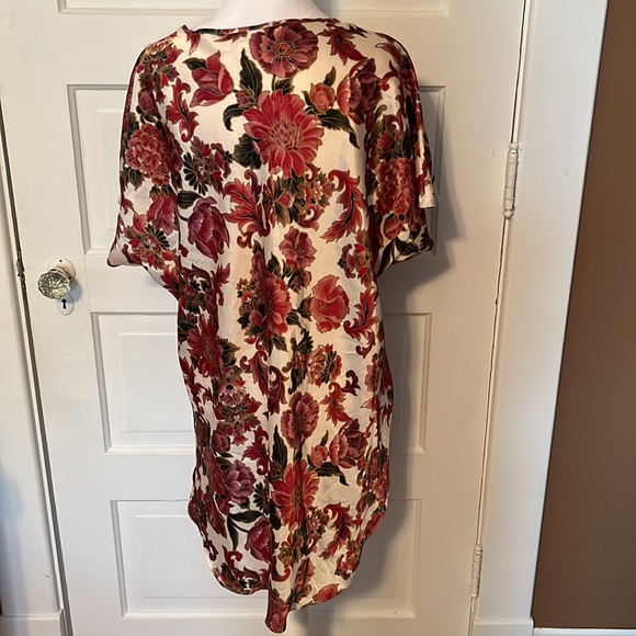 Dentelle nite shirt, XL, polyester floral print, new. - Picture 2 of 3